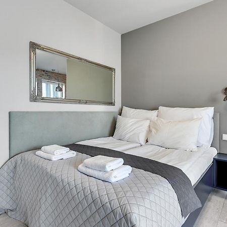 Aura Island Riverside By Downtown Apartments Гданск Екстериор снимка